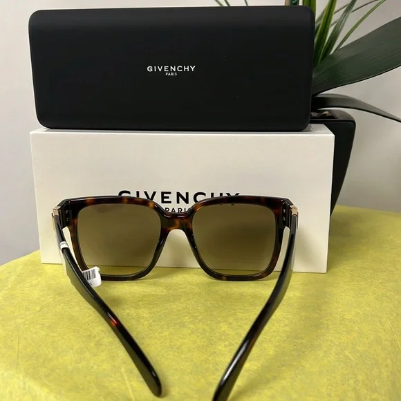 NWT!! Authentic GIVENCHY woman’s HAVANA BROWN GRADIENT sunglasses.